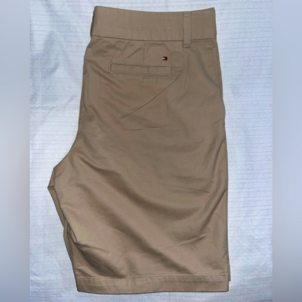 Ladies Tommy Hilfiger khaki shorts, size 10